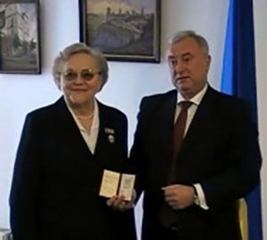 dr Bożena Zinkiewicz-Tomanek odbiera Order Księżnej Olgi